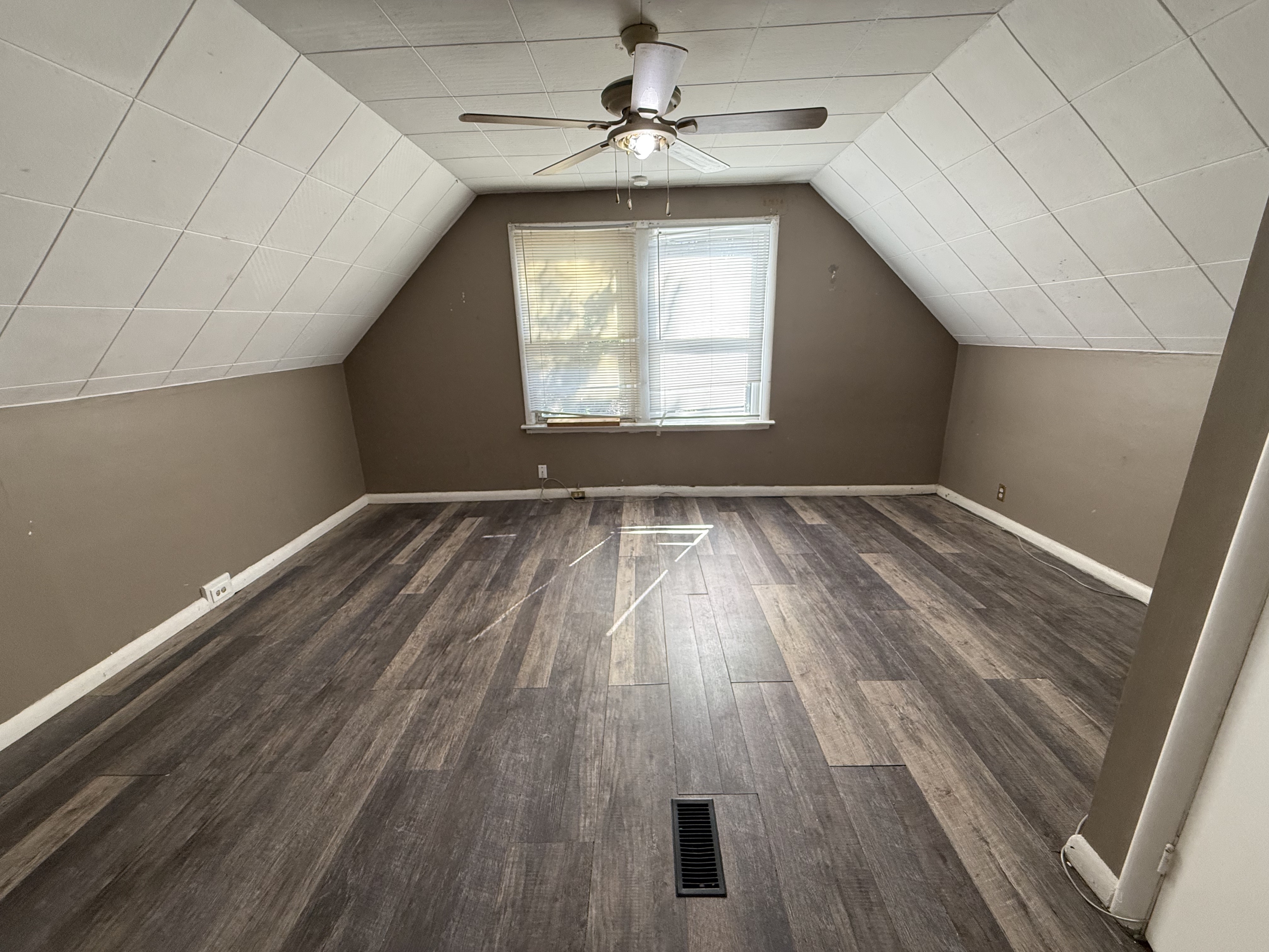 172 Sanford Avenue South - 3 - third floor